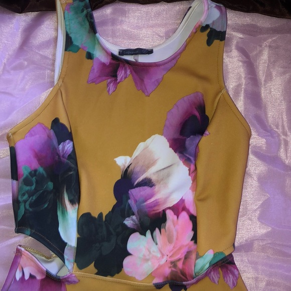 Teen dress worn once - Picture 2 of 6